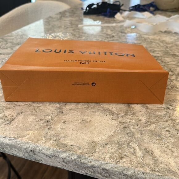 🛍️ Authentic Louis Vuitton Shopping Bag - 11” x 8” x 2.5” - Sleek and Elegant! - Picture 2 of 3